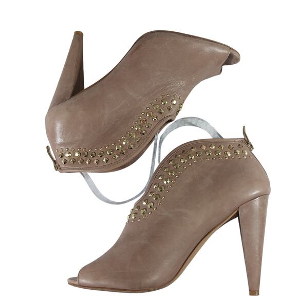 VINCE CAMUTO! FAWN BEIGE/TAN GENUINE LEATHER, GOLD STUDDED ZIPPER HEELS! SZ 8M - Picture 6 of 12